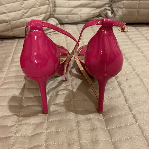 Kelly & Katie pink synthetic sandal. - Picture 4 of 16